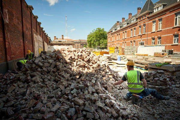 The conversion of the former barracks pays great attention to the reuse of materials.