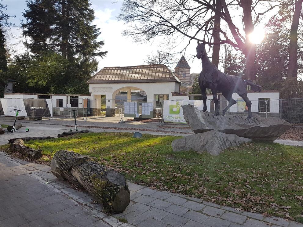 L’entrée de l’ancien hippodrome, au coin de chaussée de La Hulpe et de l’avenue Roosevelt. © sau-msi.brussels (P.Sa.)