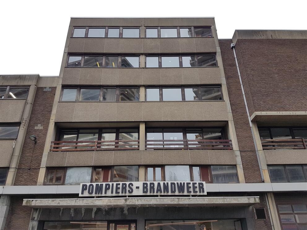 La façade de l’entrée principale de la caserne, avenue de l’Héliport. © sau-msi.brussels (P.Sa.)