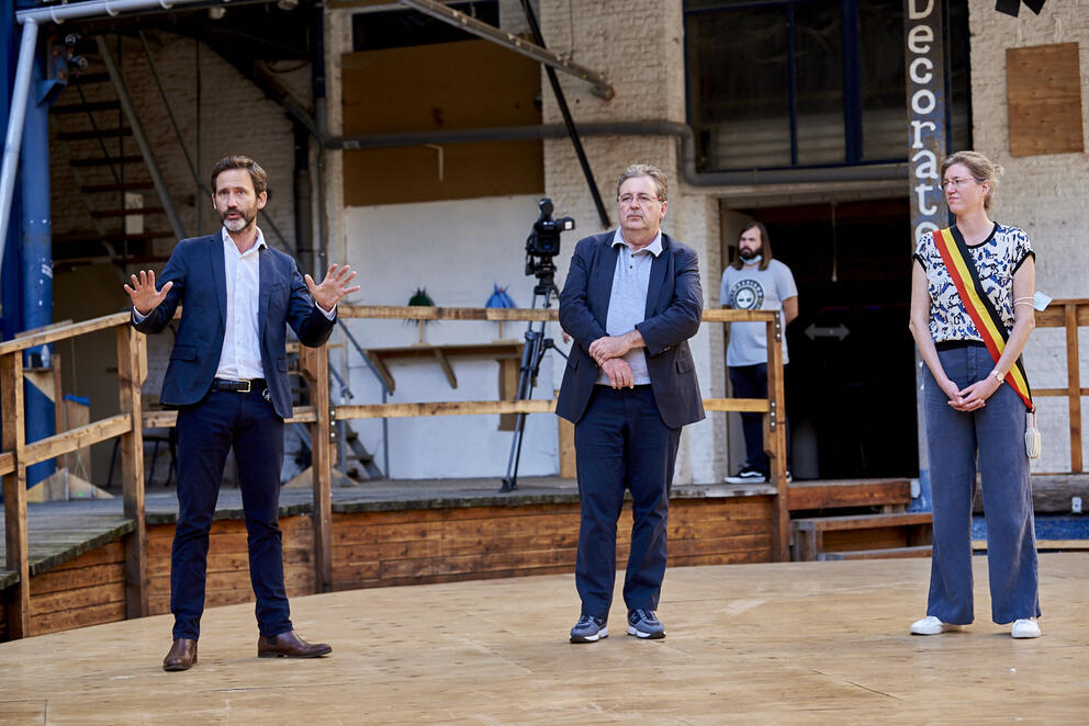 Le directeur de la SAU, le Ministre-Président et la bourgmestre de Molenbeek. © sau-msi.brussels (Reporters - Eric Herchaft)