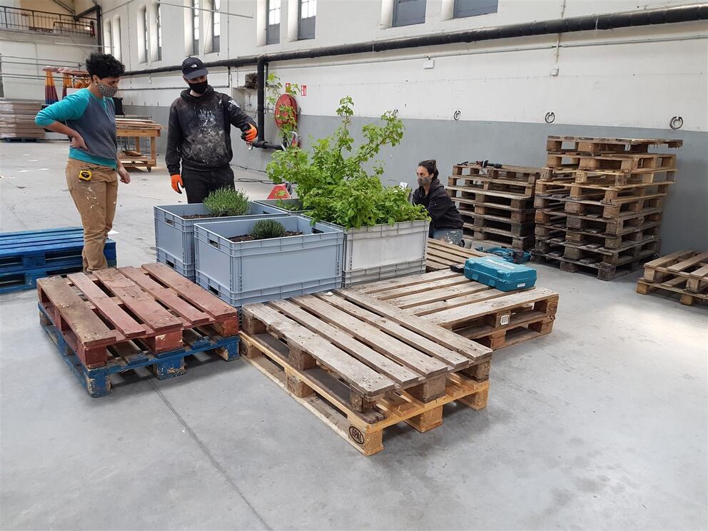 Remake Her 93 prépare des bancs végétalisés. © sau-msi.brussels (P.Sa.)