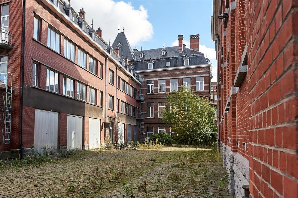 Les bâtiments actuels situés au coin boulevard Général Jacques / Avenue de la Couronne, vus depuis l’intérieur du site Usquare.brussels.  © sau-msi.brussels (Reporters)