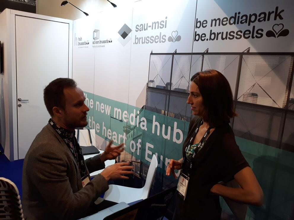 A droite, Isabelle Grippa, la CEO de hub.brussels. © hub.brussels